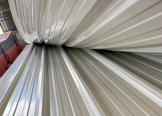 Het witte 1130mm Dak van Breedtepvc betegelt Groen Milieu Golfdakwerkblad